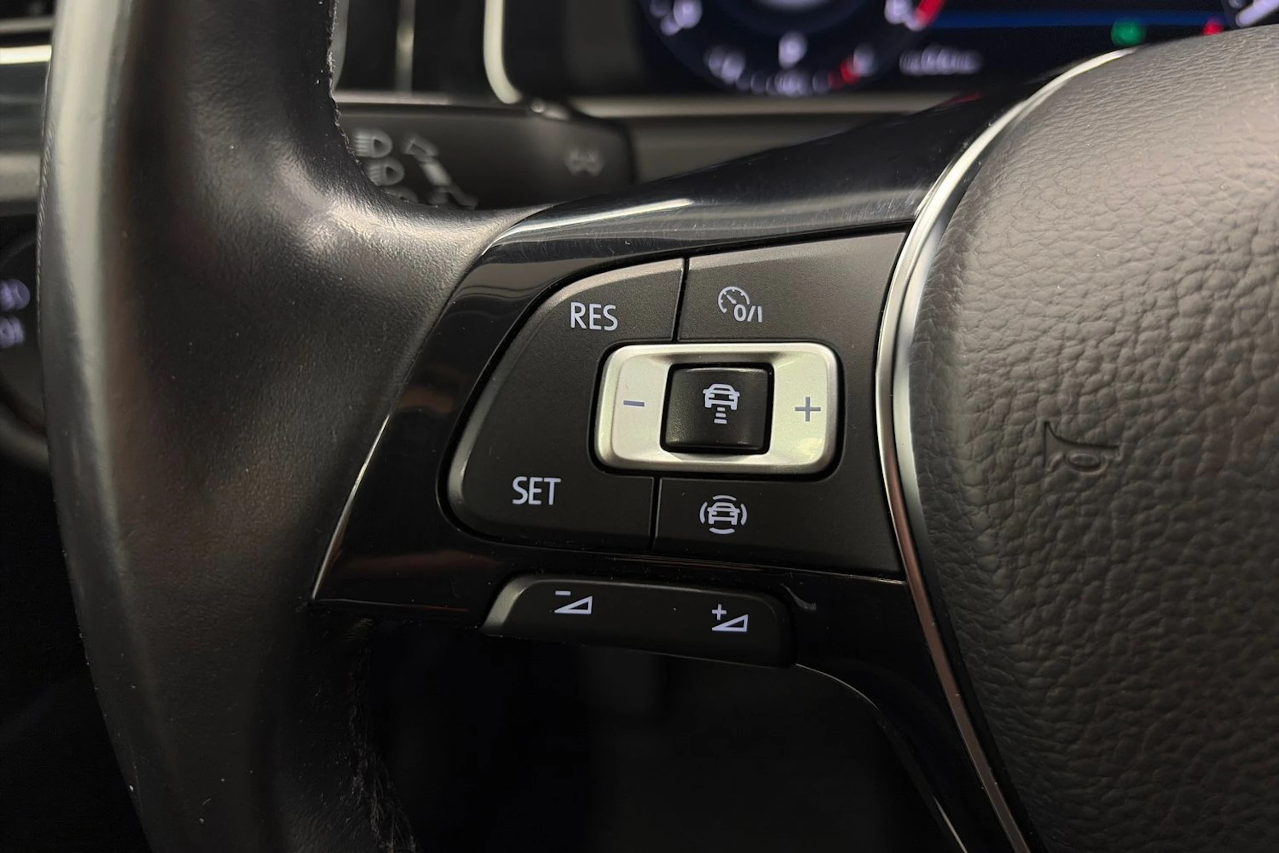 sininen Volkswagen Golf 2019 kuva 15.