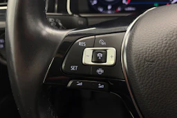 sininen Volkswagen Golf 2019 kuva 15.