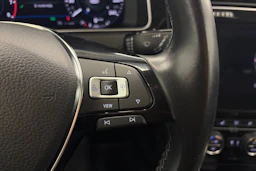 sininen Volkswagen Golf 2019 kuva 16.