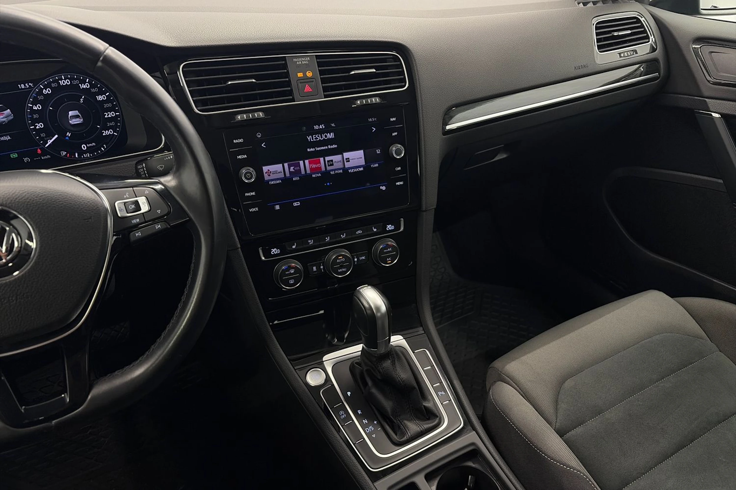 sininen Volkswagen Golf 2019 kuva 17.