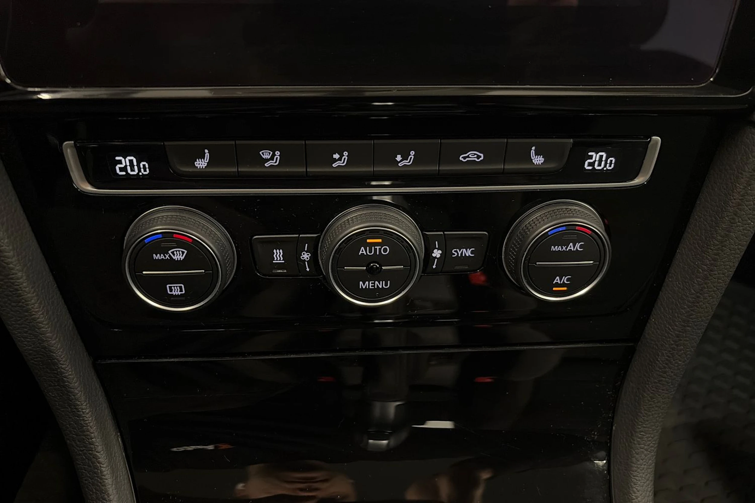 sininen Volkswagen Golf 2019 kuva 22.