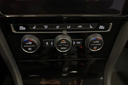 sininen Volkswagen Golf 2019 kuva 22.