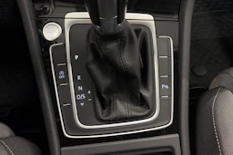 sininen Volkswagen Golf 2019 kuva 23.