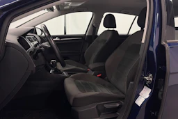 sininen Volkswagen Golf 2019 kuva 24.
