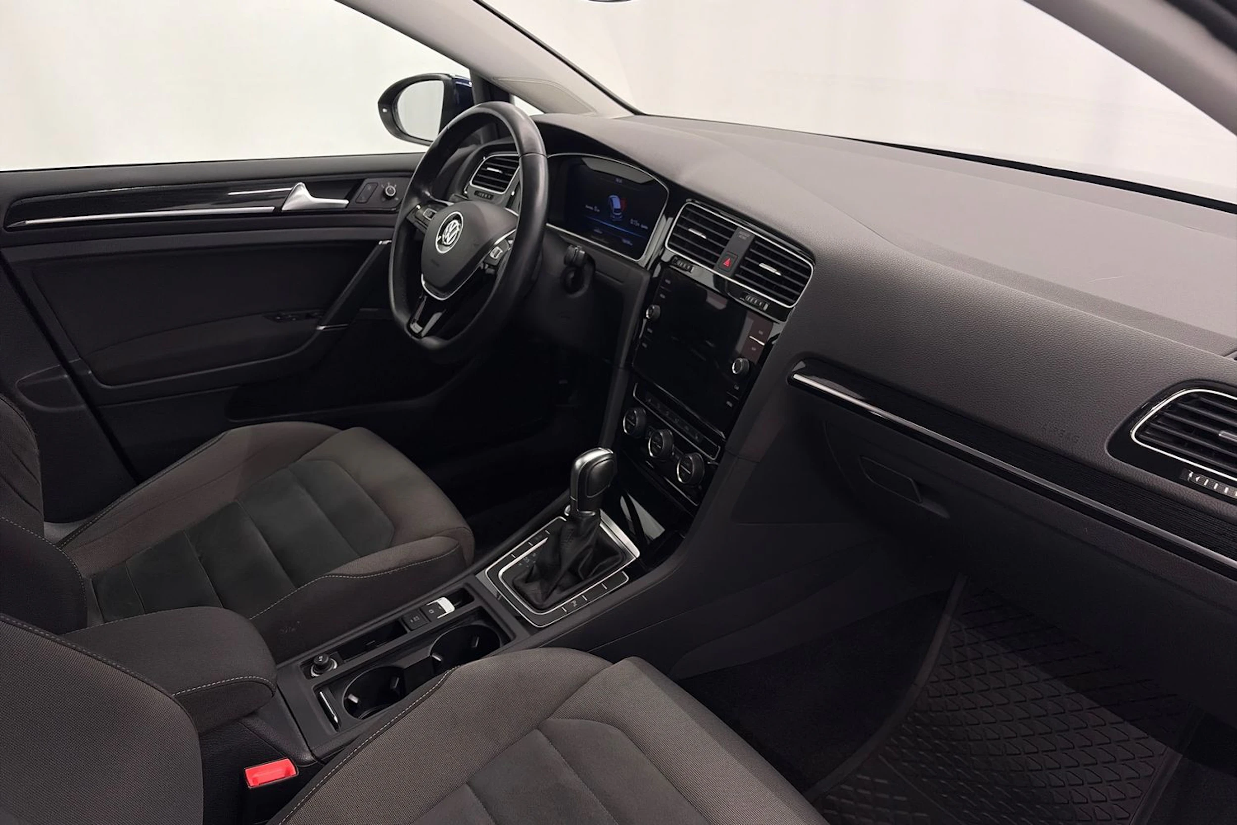 sininen Volkswagen Golf 2019 kuva 25.
