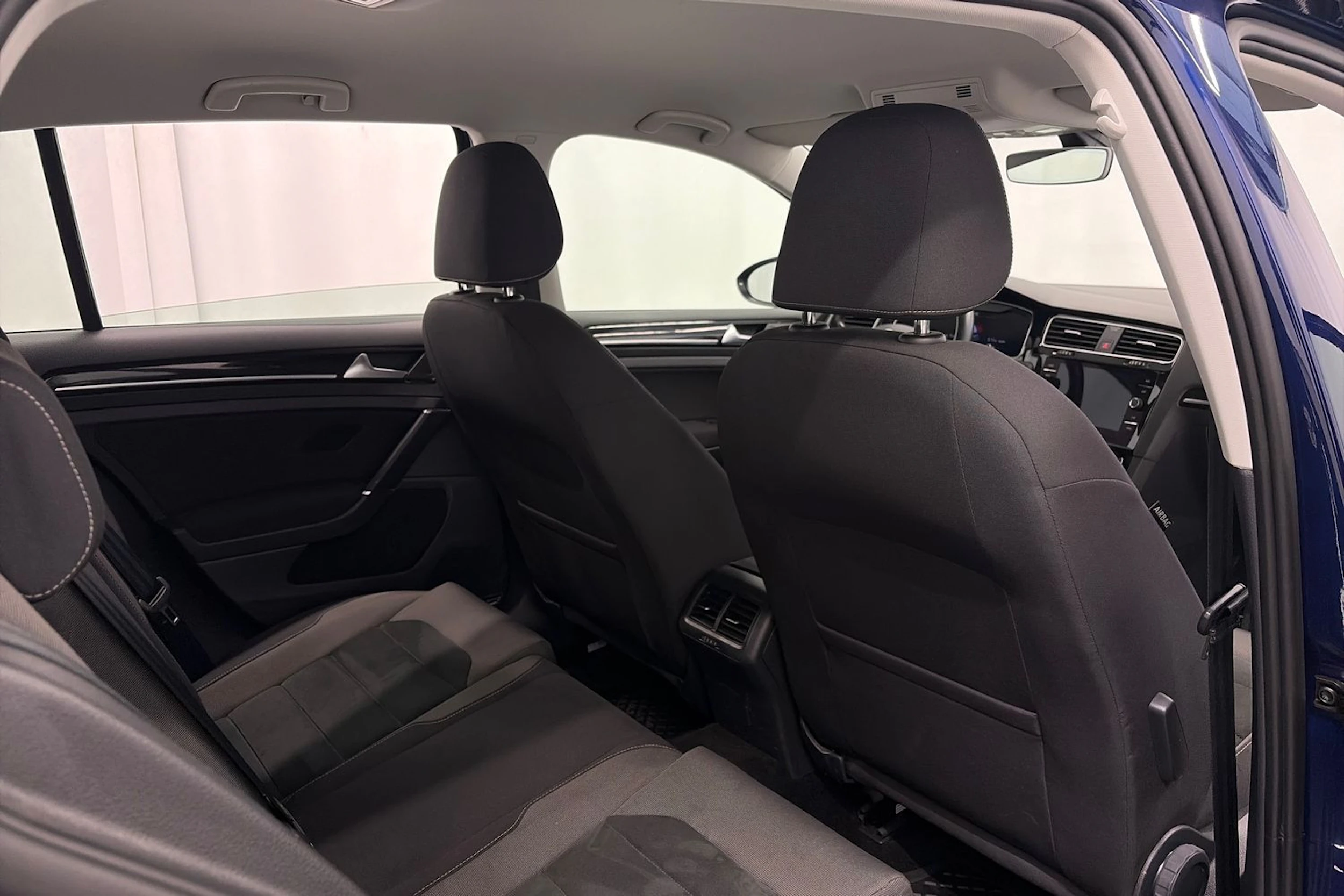 sininen Volkswagen Golf 2019 kuva 26.