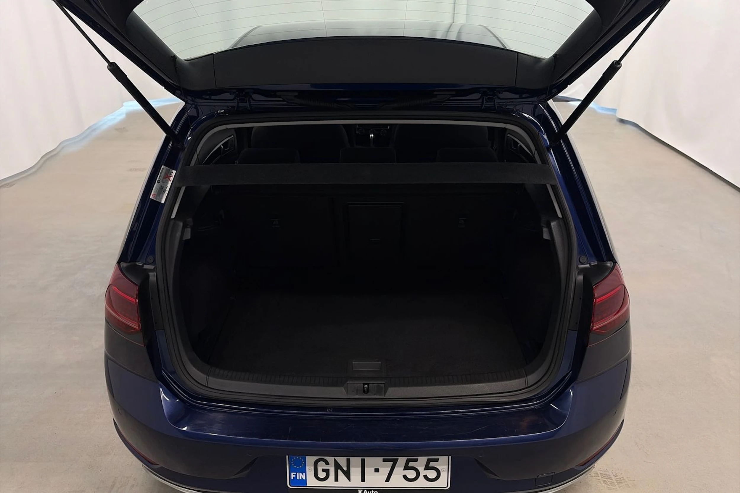 sininen Volkswagen Golf 2019 kuva 27.