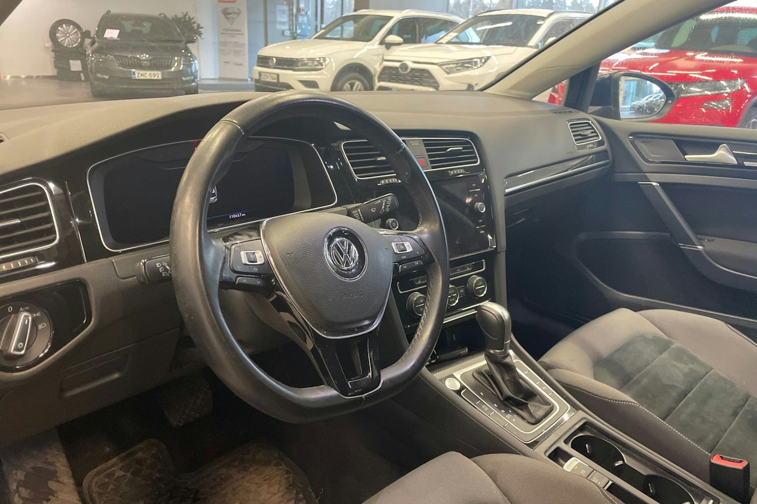 Sininen Volkswagen GOLF 2019 kuva 3.