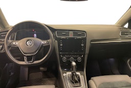 Sininen Volkswagen GOLF 2019 kuva 9.