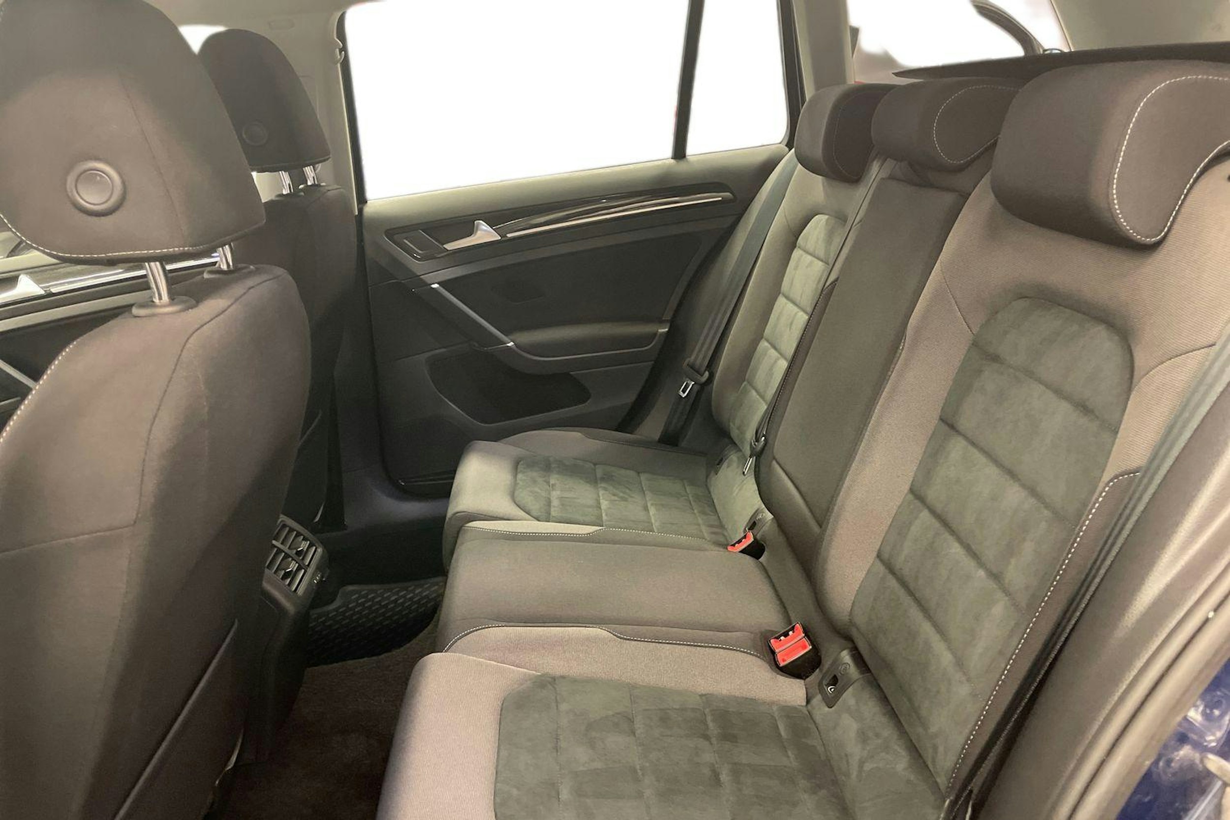 Sininen Volkswagen GOLF 2019 kuva 10.