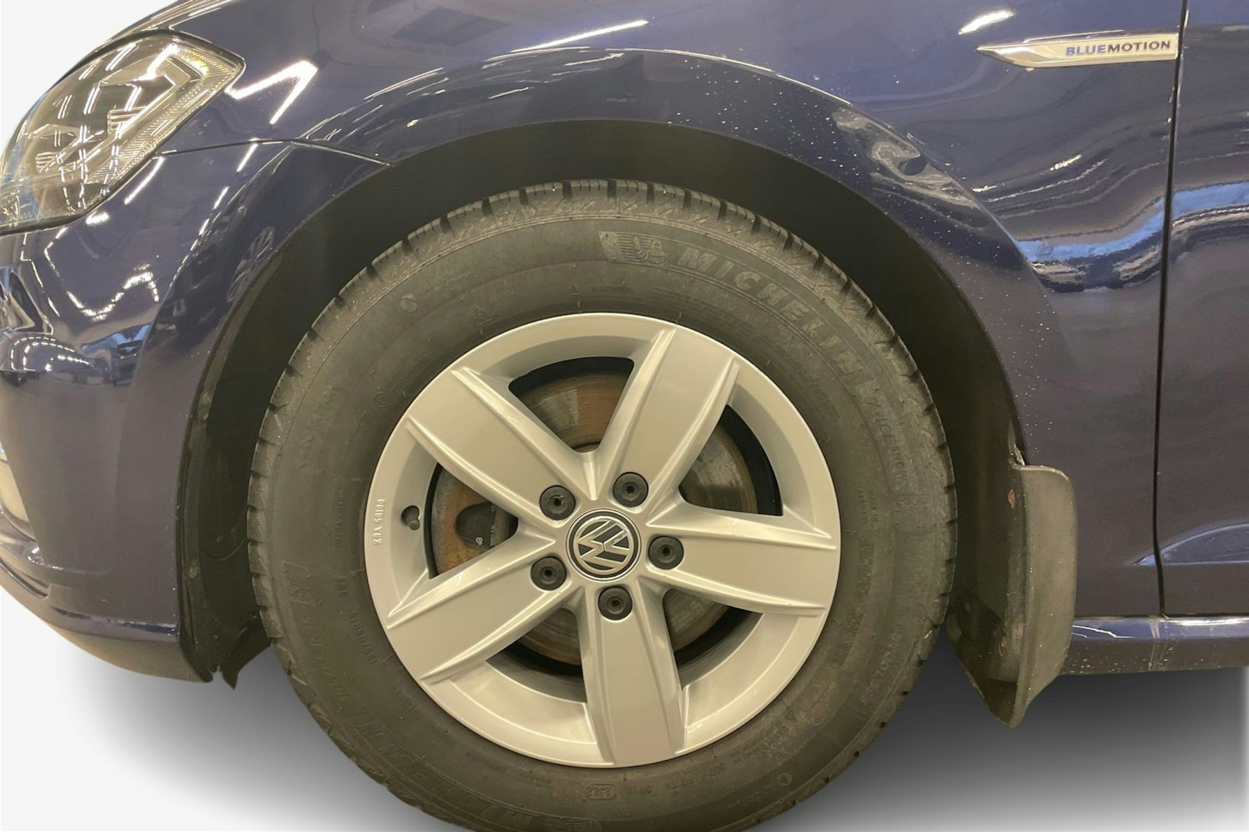 Sininen Volkswagen GOLF 2019 kuva 11.