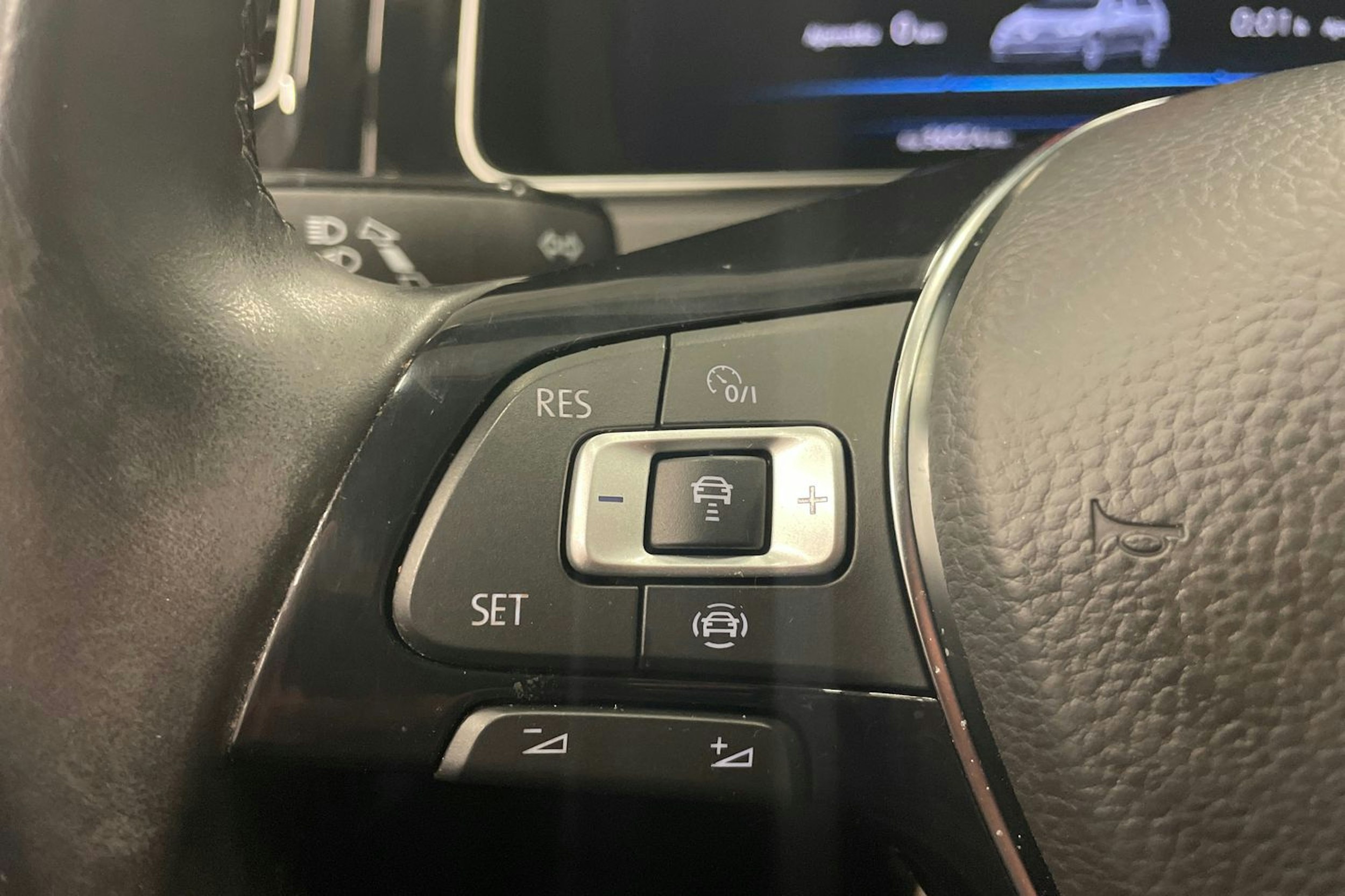 Sininen Volkswagen GOLF 2019 kuva 18.