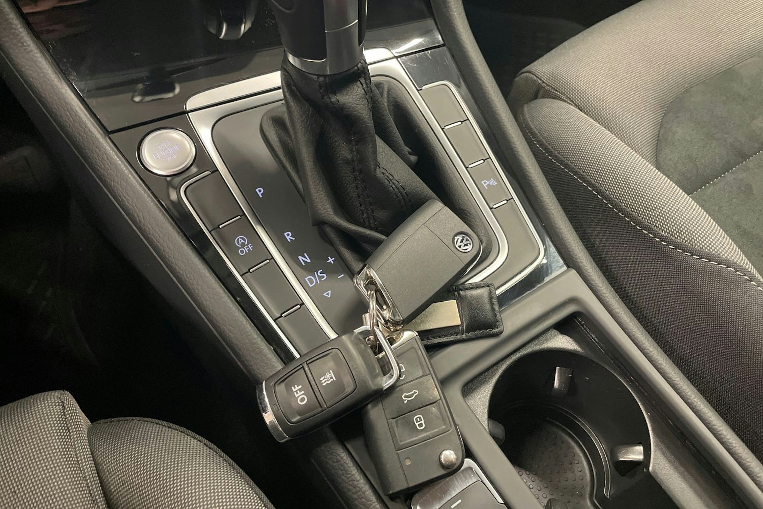 Sininen Volkswagen GOLF 2019 kuva 20.