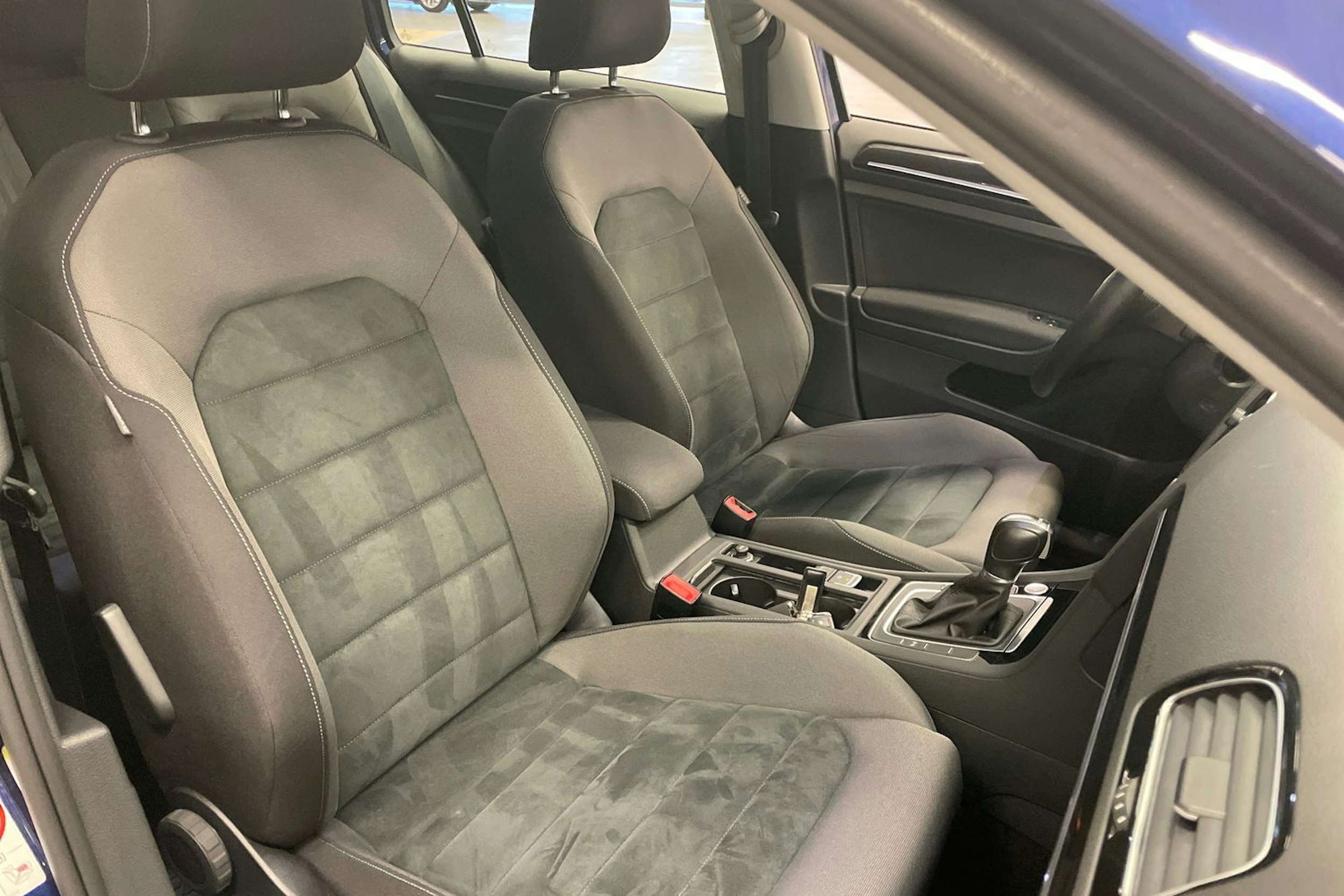 Sininen Volkswagen GOLF 2019 kuva 22.