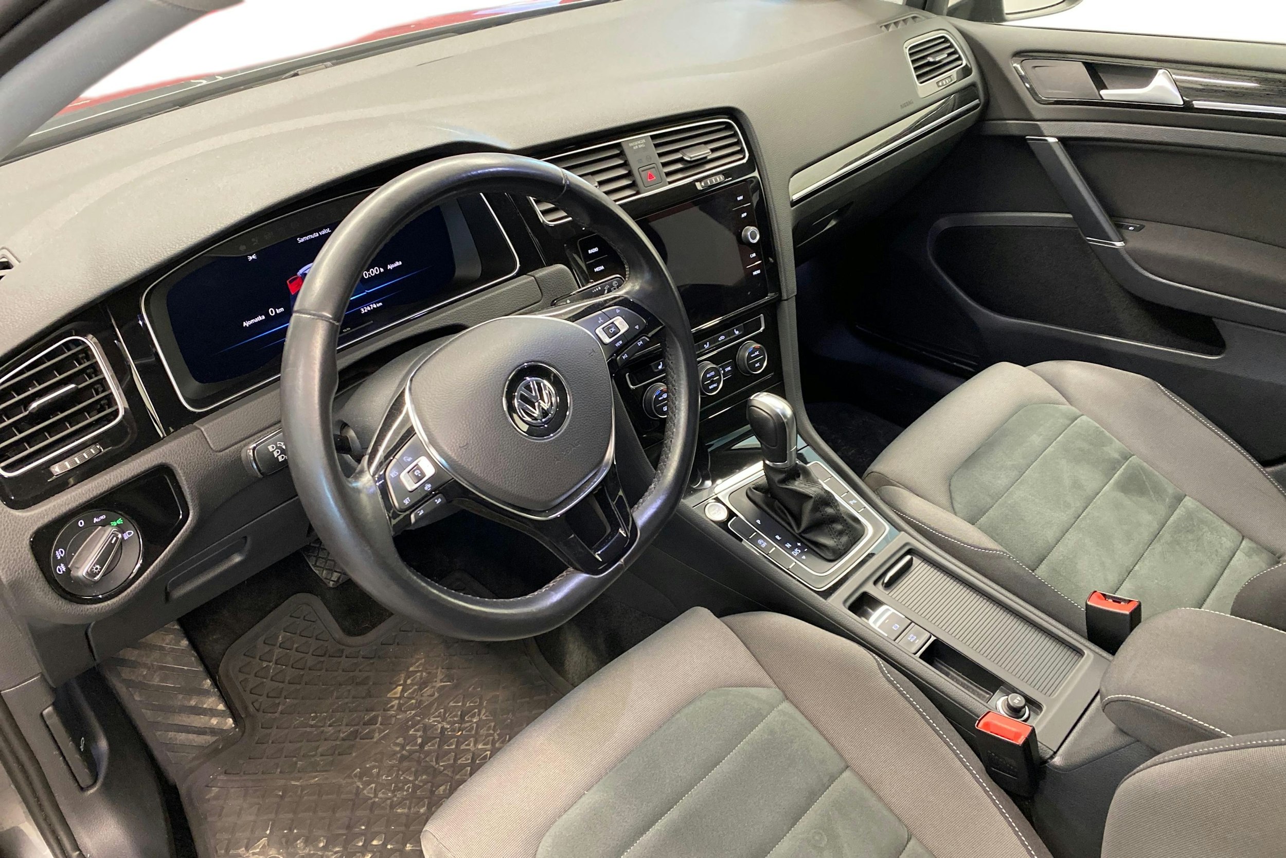 harmaa Volkswagen Golf 2019 kuva 6.