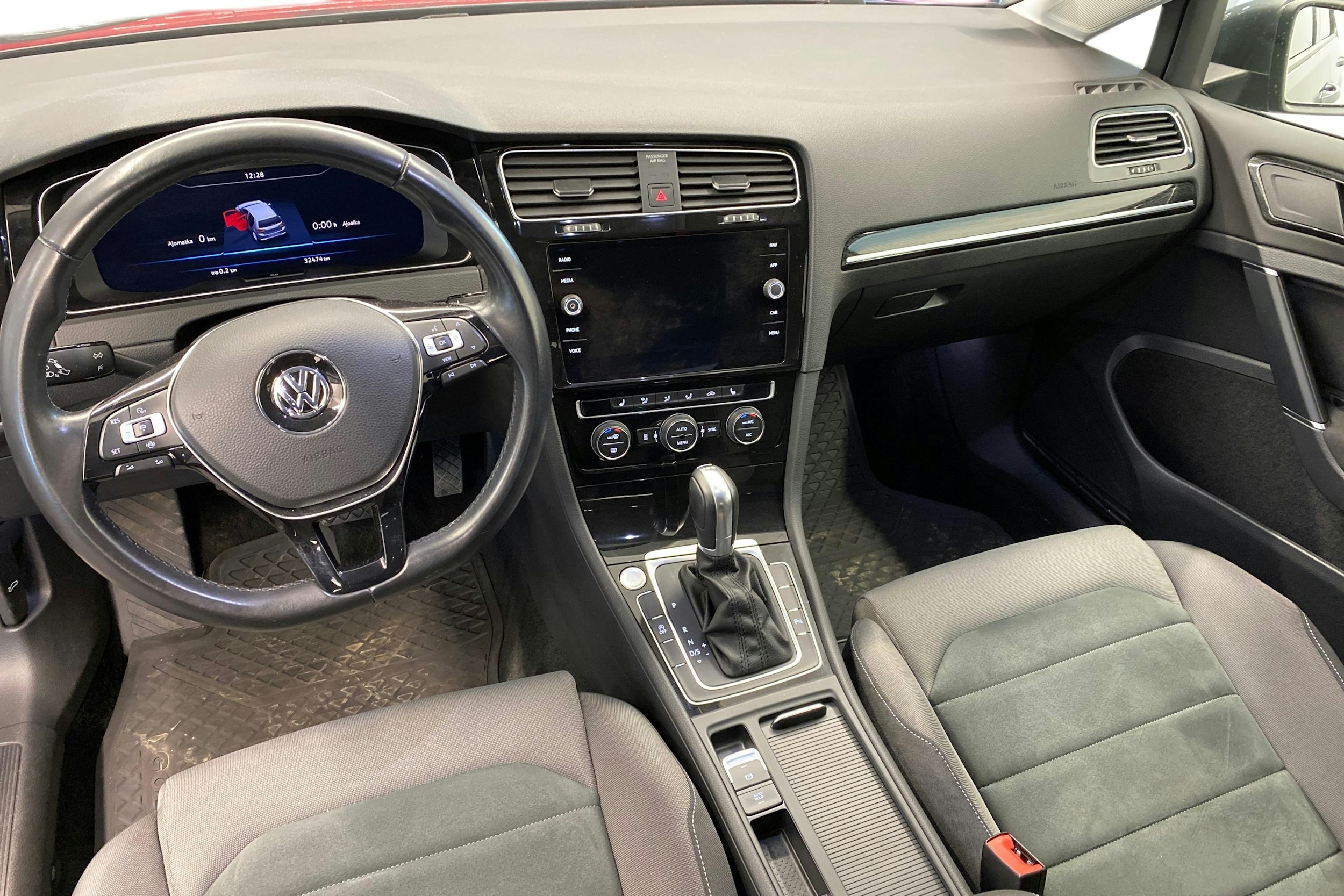 harmaa Volkswagen Golf 2019 kuva 7.