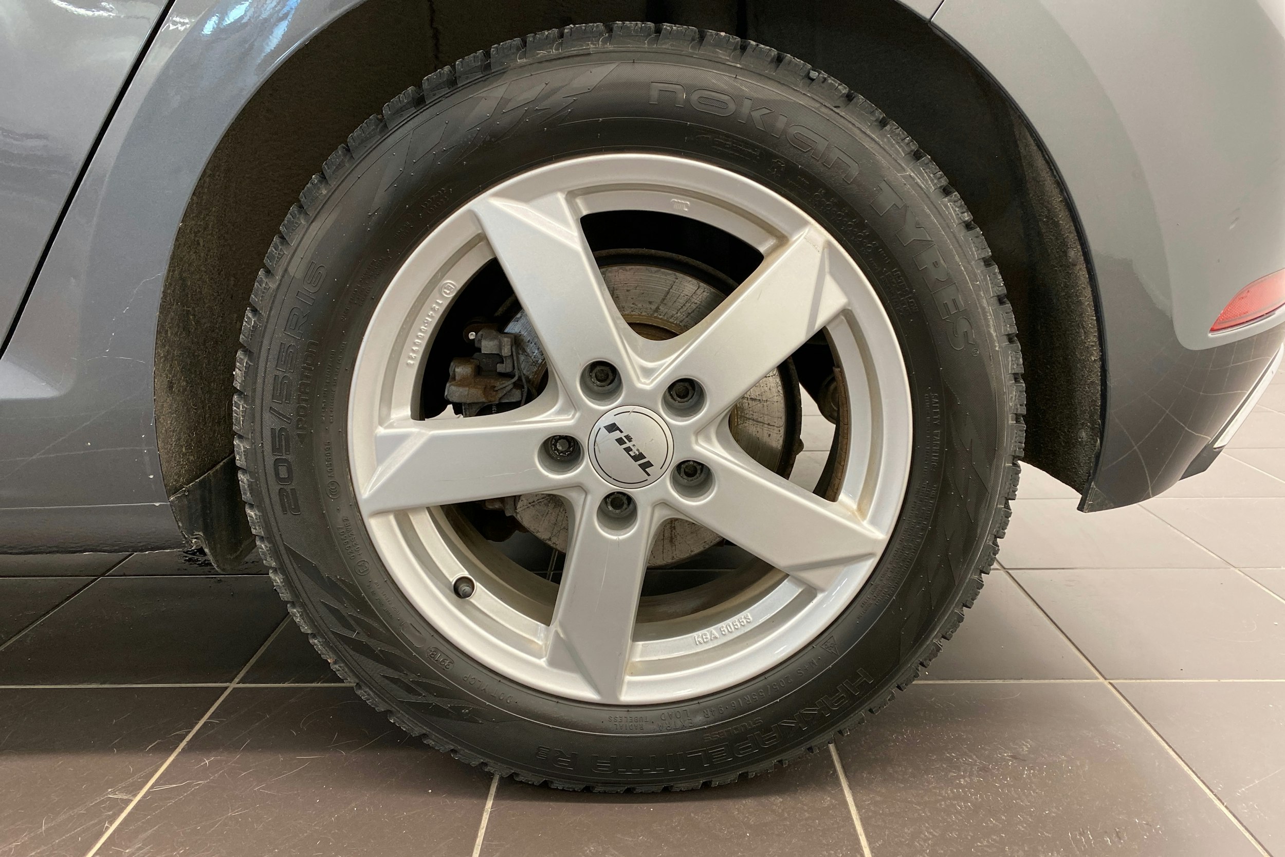 harmaa Volkswagen Golf 2019 kuva 10.