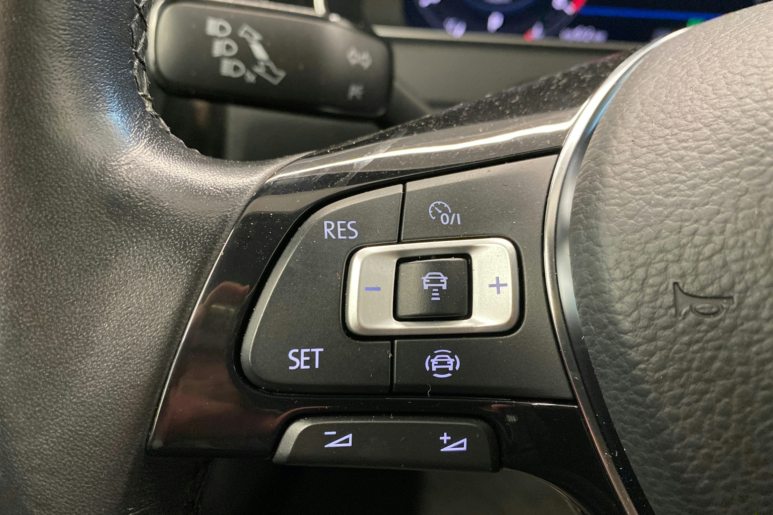 harmaa Volkswagen Golf 2019 kuva 15.