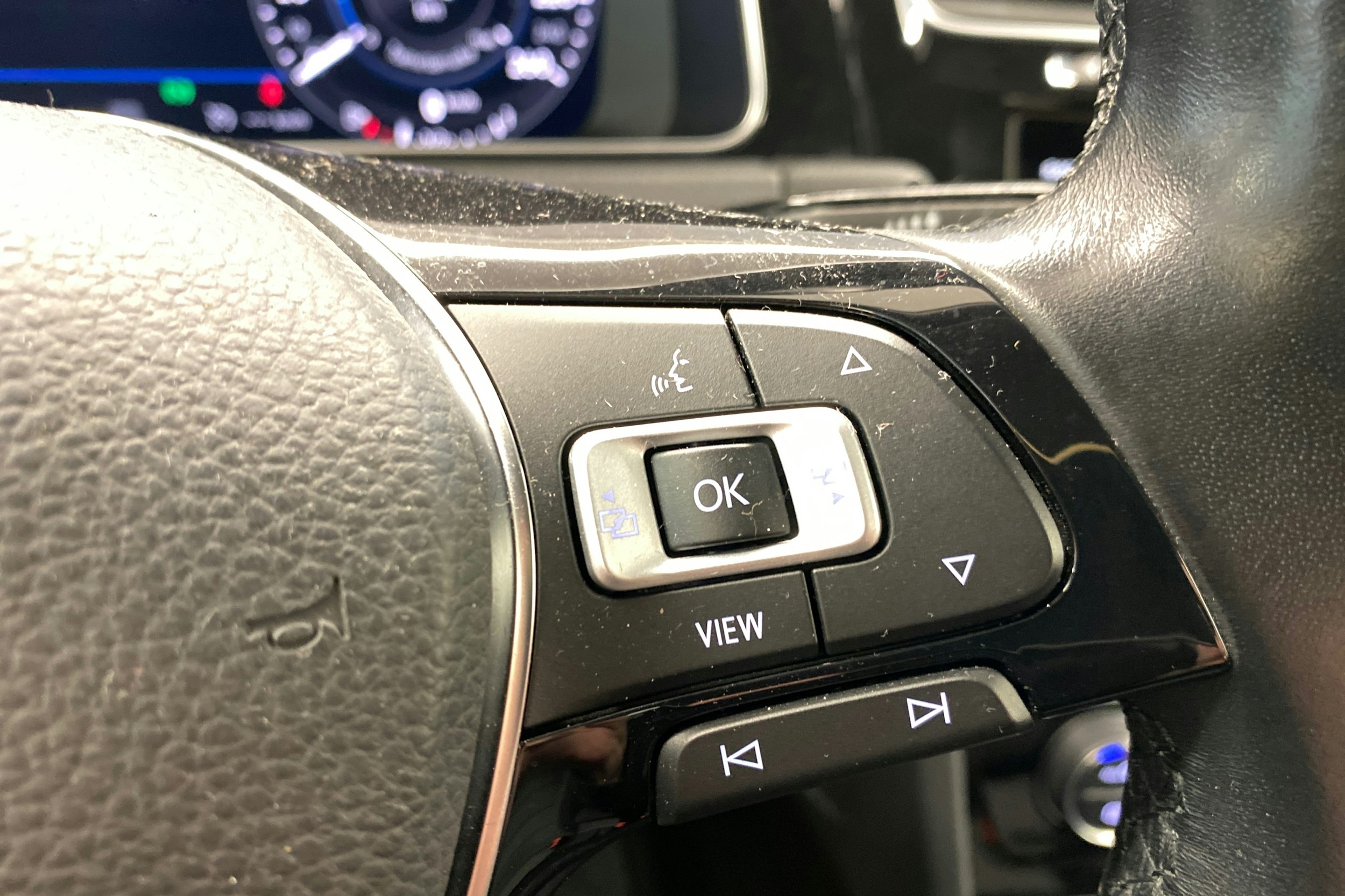 harmaa Volkswagen Golf 2019 kuva 16.