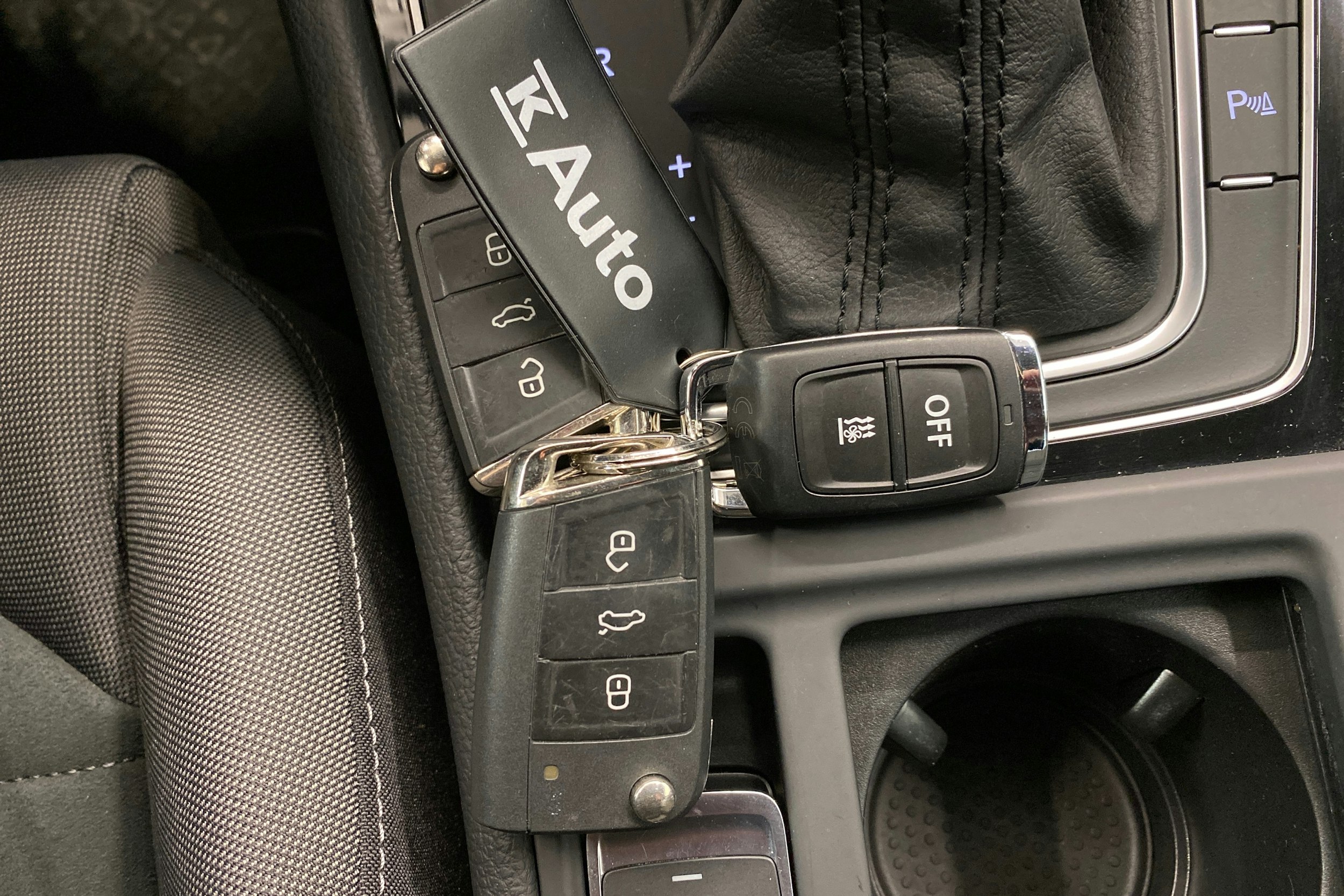 harmaa Volkswagen Golf 2019 kuva 18.