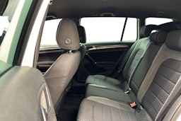 Valkoinen Volkswagen GOLF 2019 kuva 10.