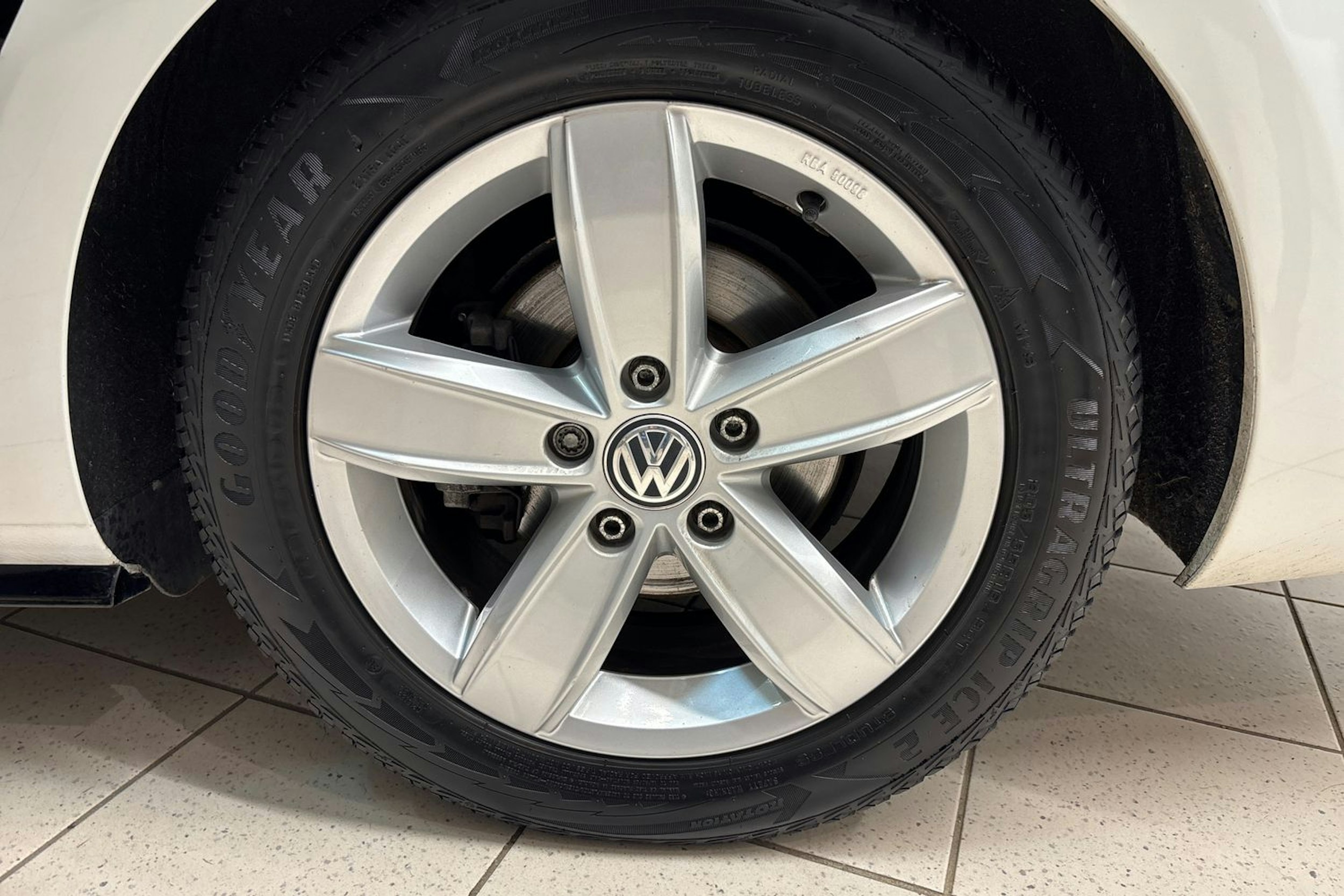 Valkoinen Volkswagen GOLF 2019 kuva 11.