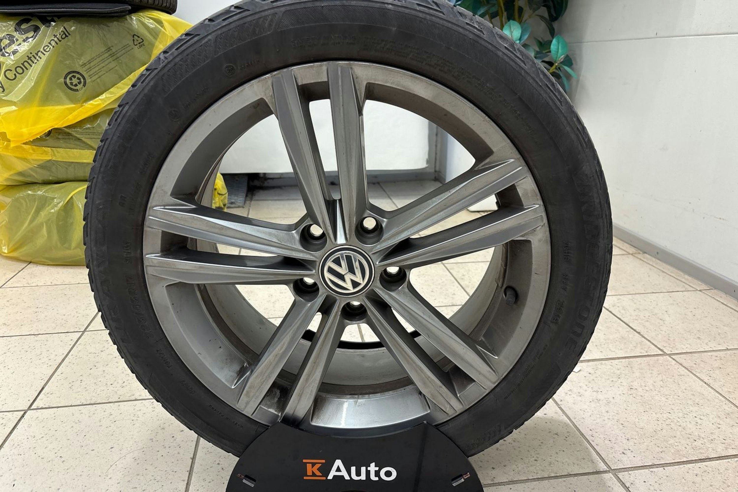 Valkoinen Volkswagen GOLF 2019 kuva 14.