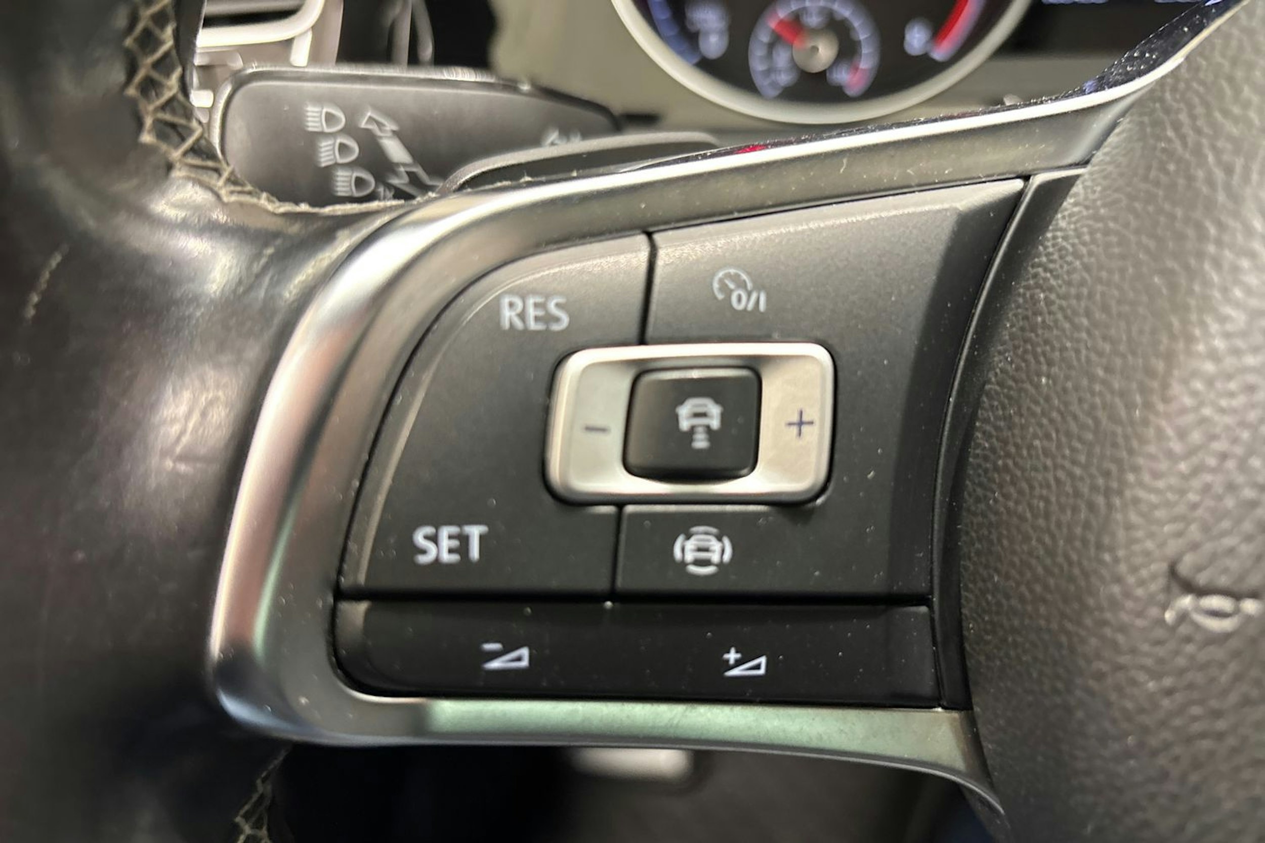 Valkoinen Volkswagen GOLF 2019 kuva 21.