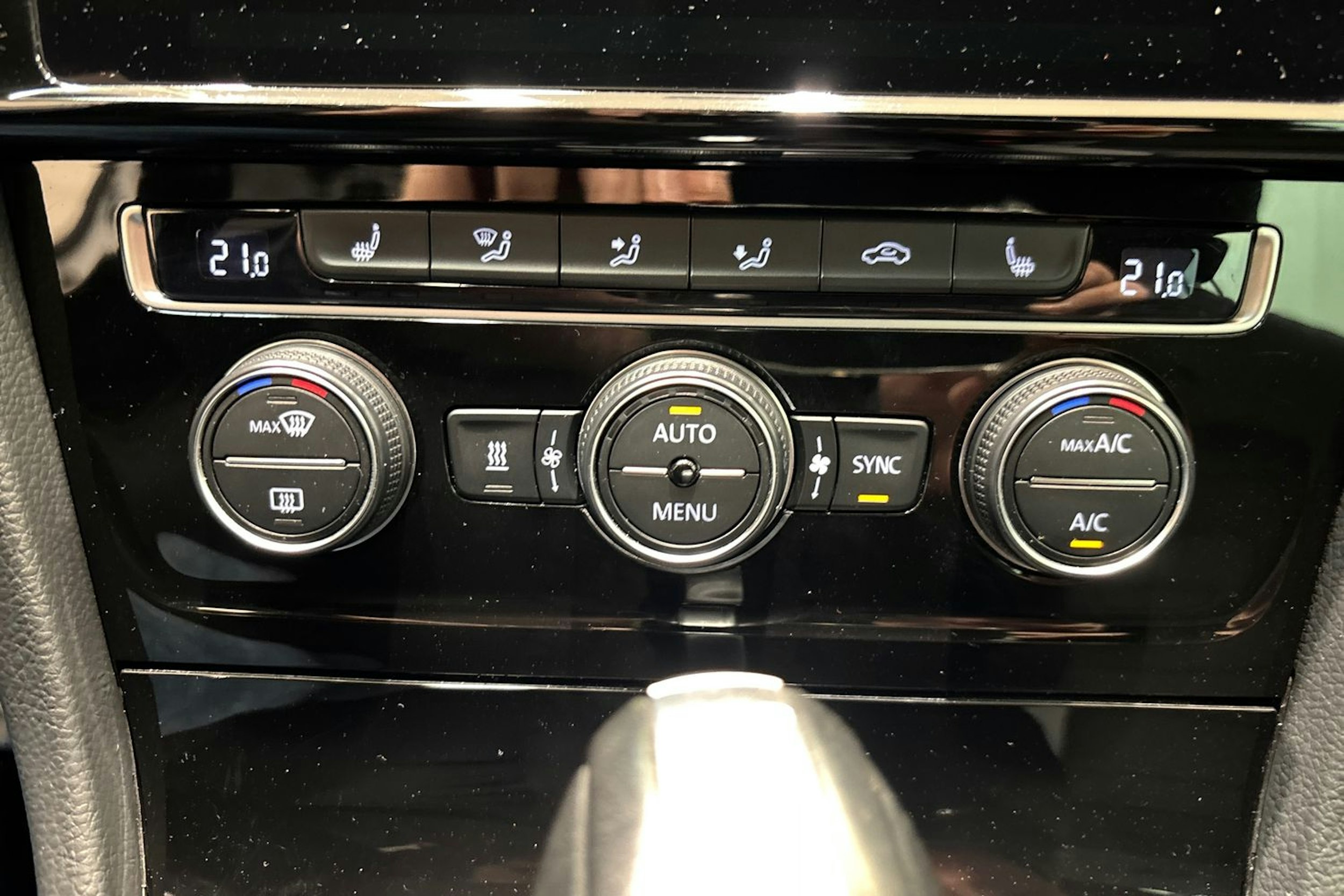 Valkoinen Volkswagen GOLF 2019 kuva 25.