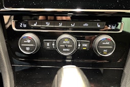 Valkoinen Volkswagen GOLF 2019 kuva 25.