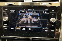 Valkoinen Volkswagen GOLF 2019 kuva 29.