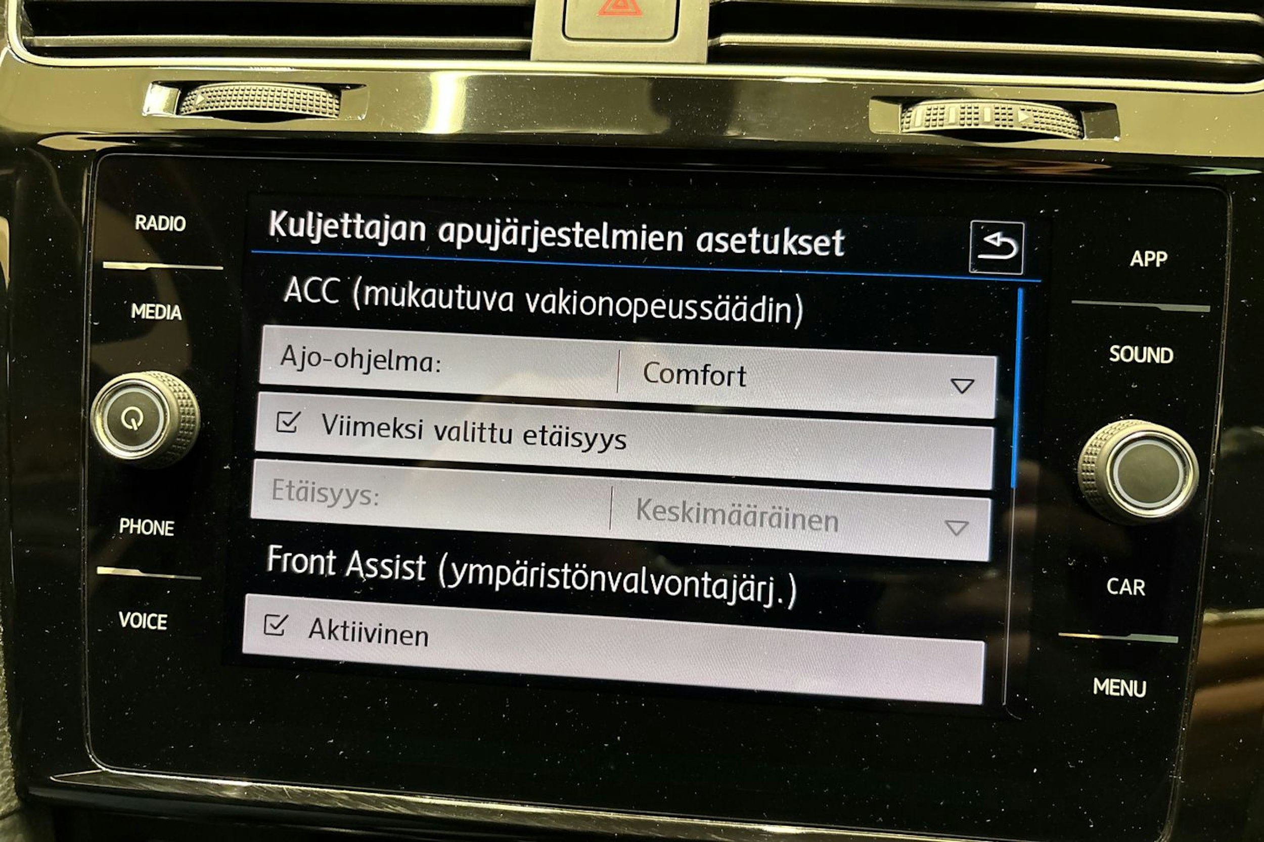 Valkoinen Volkswagen GOLF 2019 kuva 30.