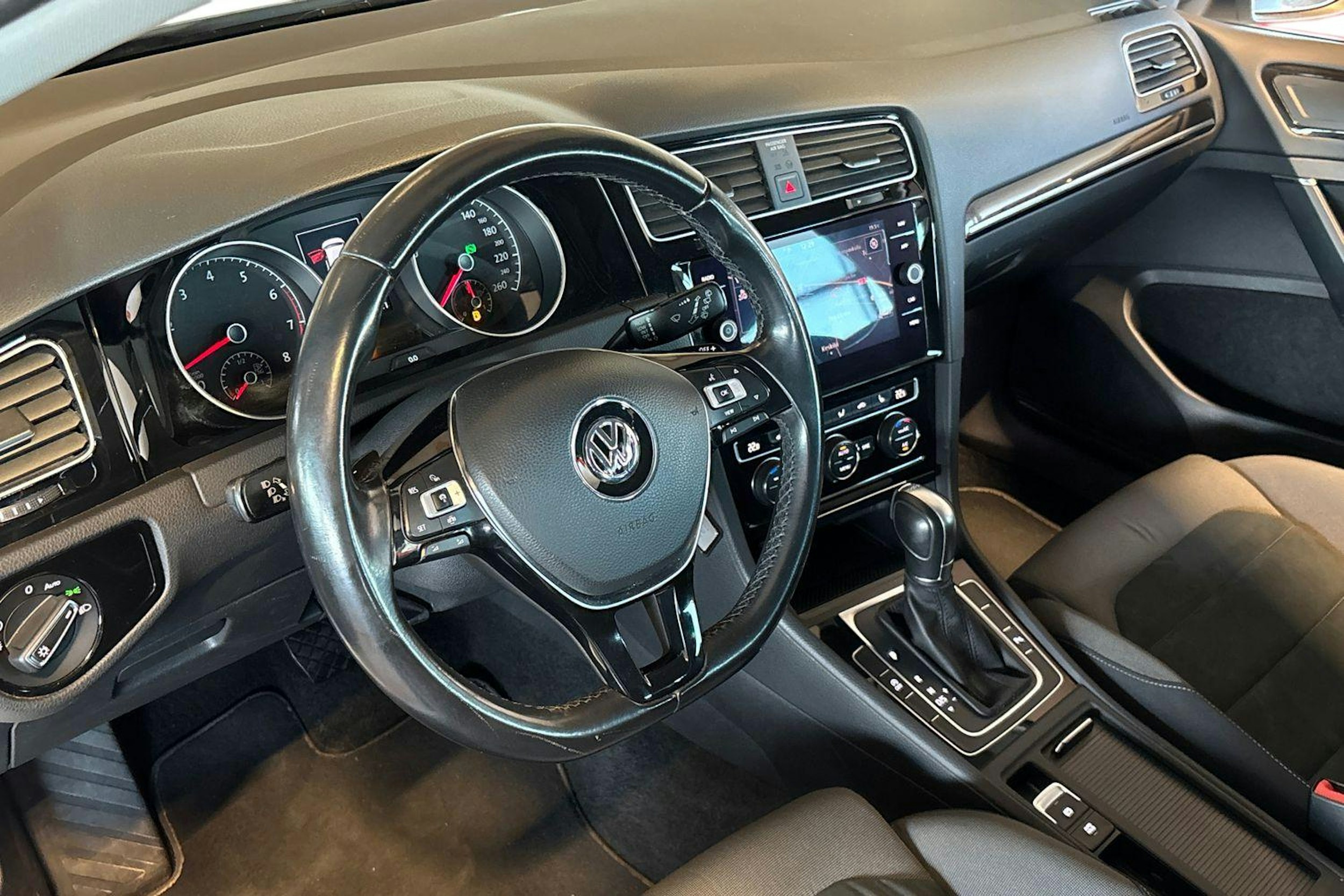 Valkoinen Volkswagen GOLF 2019 kuva 7.