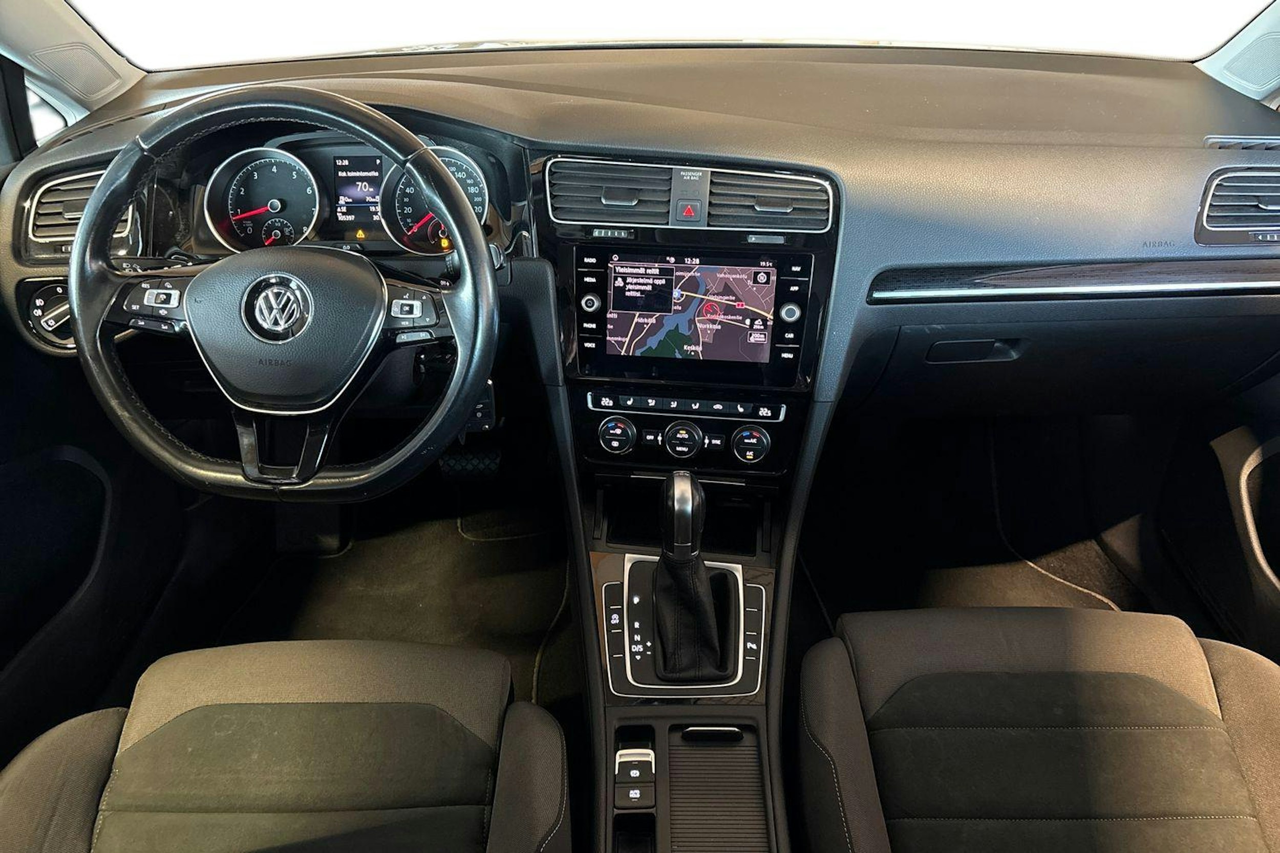Valkoinen Volkswagen GOLF 2019 kuva 9.