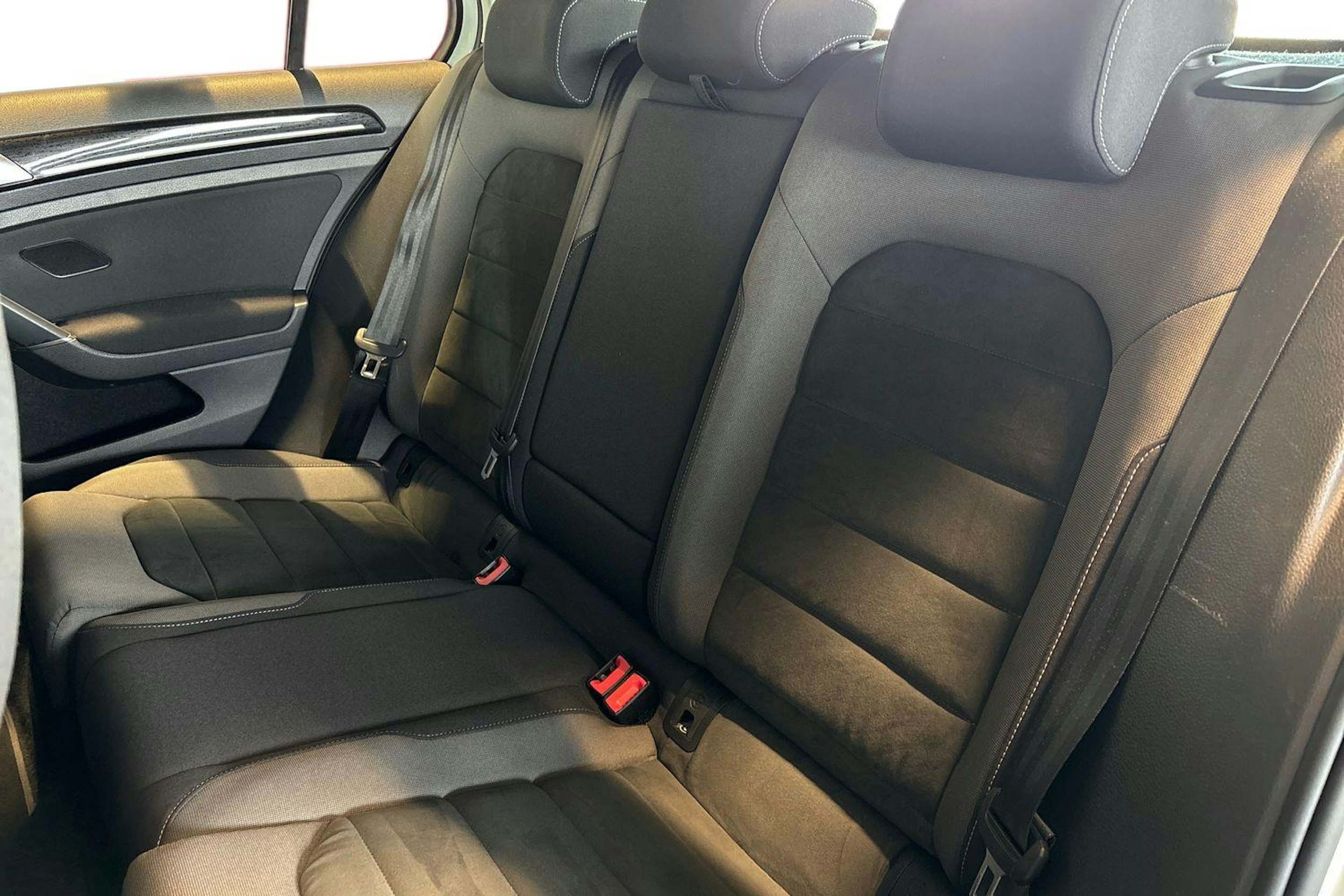 Valkoinen Volkswagen GOLF 2019 kuva 10.