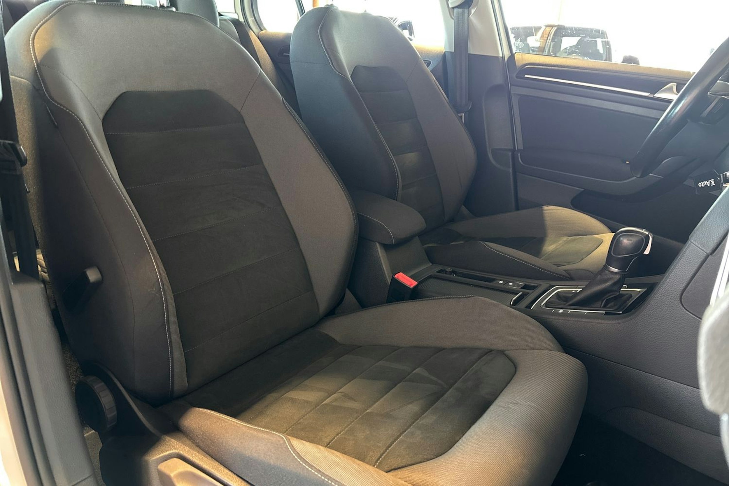 Valkoinen Volkswagen GOLF 2019 kuva 16.