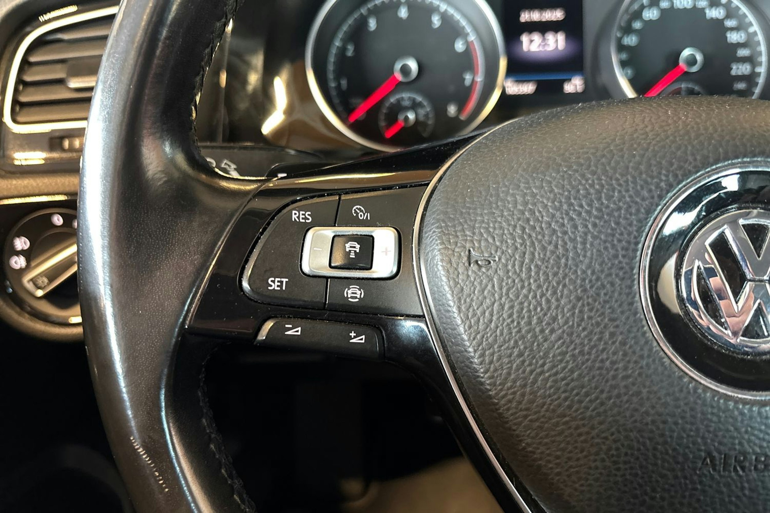 Valkoinen Volkswagen GOLF 2019 kuva 22.