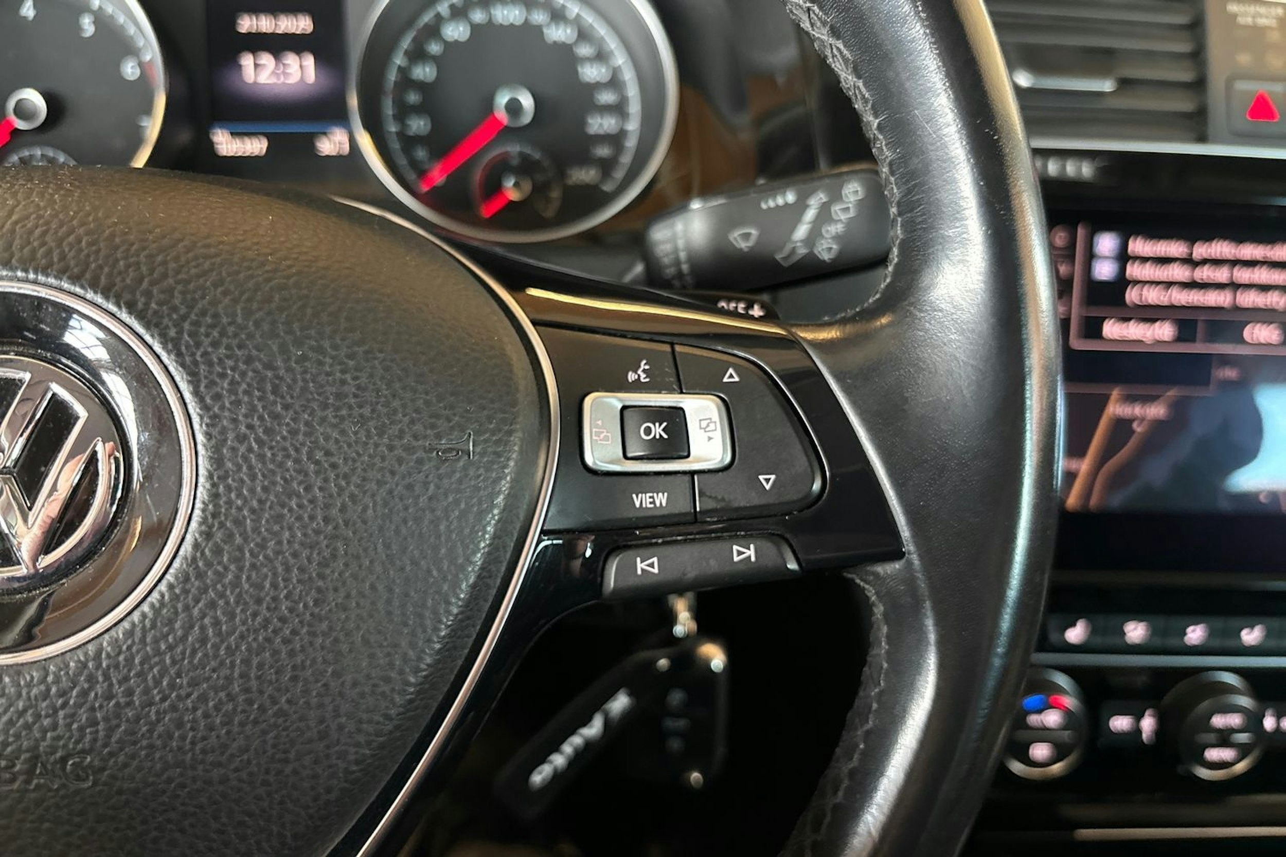 Valkoinen Volkswagen GOLF 2019 kuva 23.