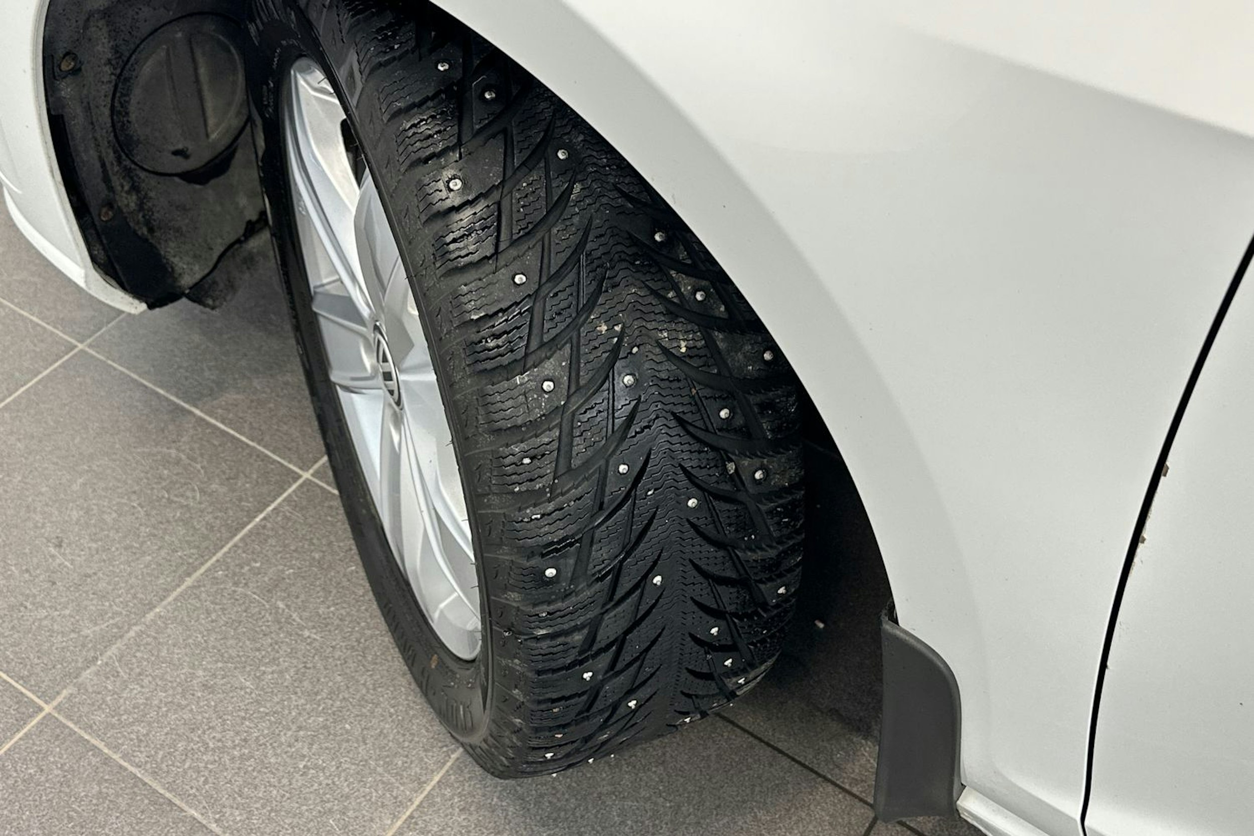 valkoinen Volkswagen Golf 2019 kuva 13.