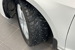 valkoinen Volkswagen Golf 2019 kuva 13.