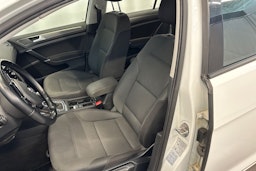 valkoinen Volkswagen Golf 2019 kuva 16.