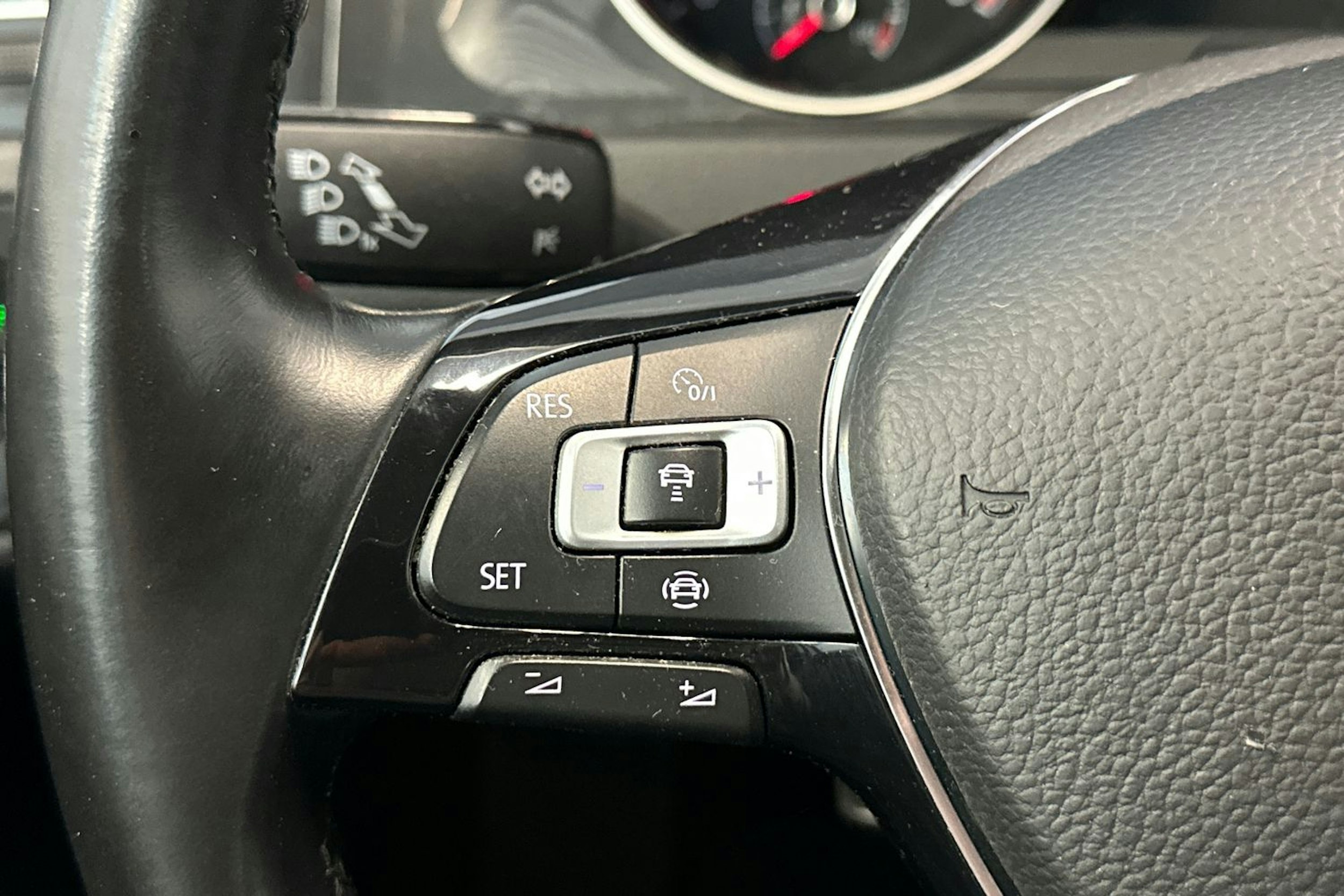 valkoinen Volkswagen Golf 2019 kuva 20.