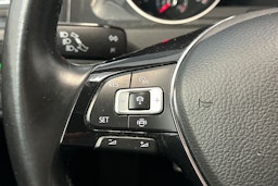 valkoinen Volkswagen Golf 2019 kuva 20.