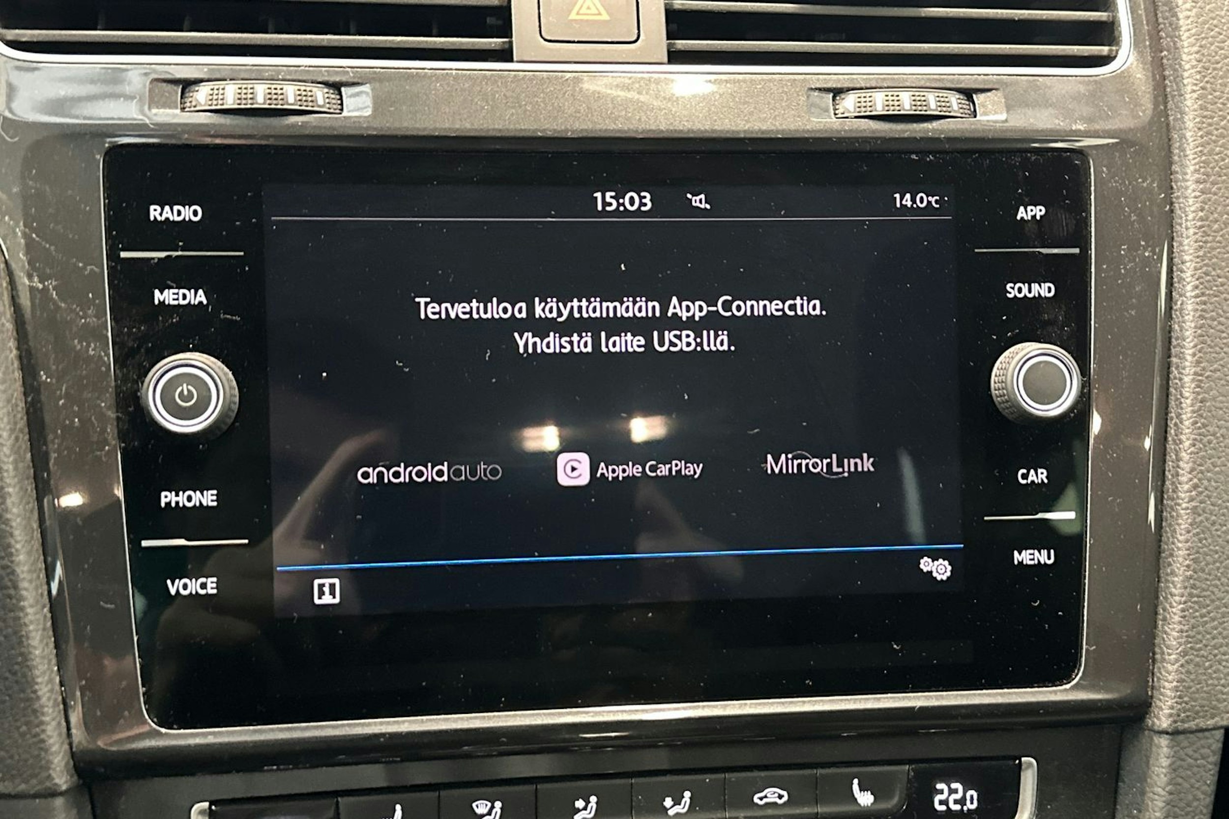 valkoinen Volkswagen Golf 2019 kuva 24.