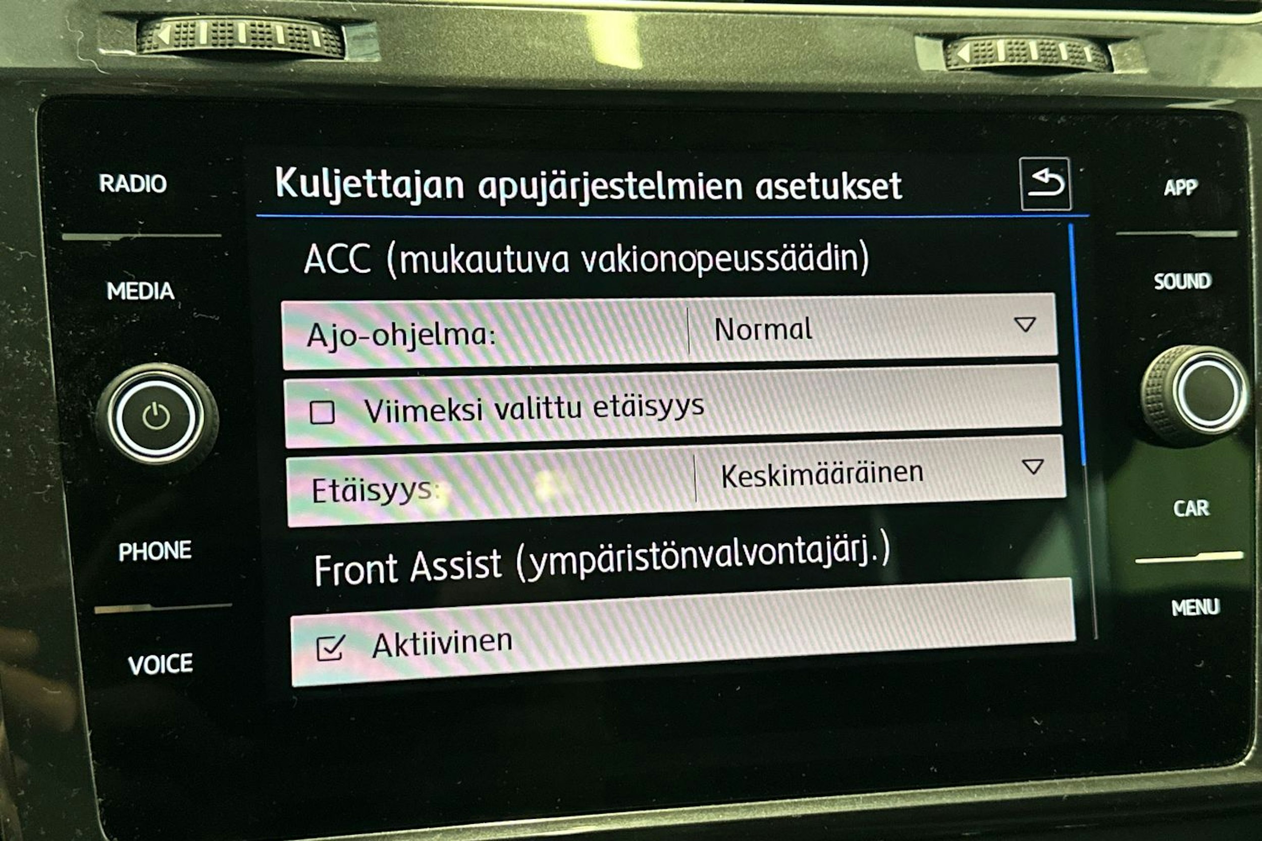 valkoinen Volkswagen Golf 2019 kuva 25.