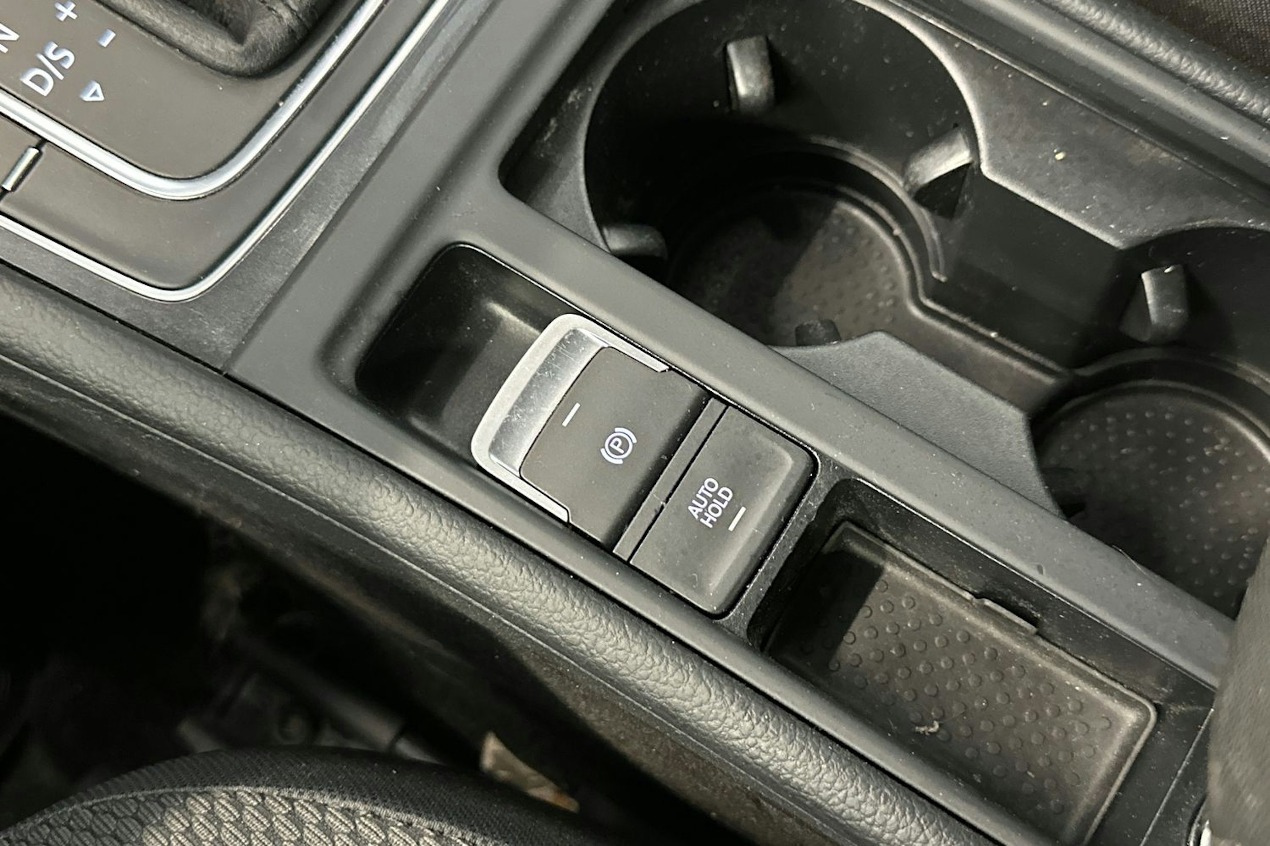 valkoinen Volkswagen Golf 2019 kuva 29.