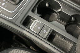 valkoinen Volkswagen Golf 2019 kuva 29.