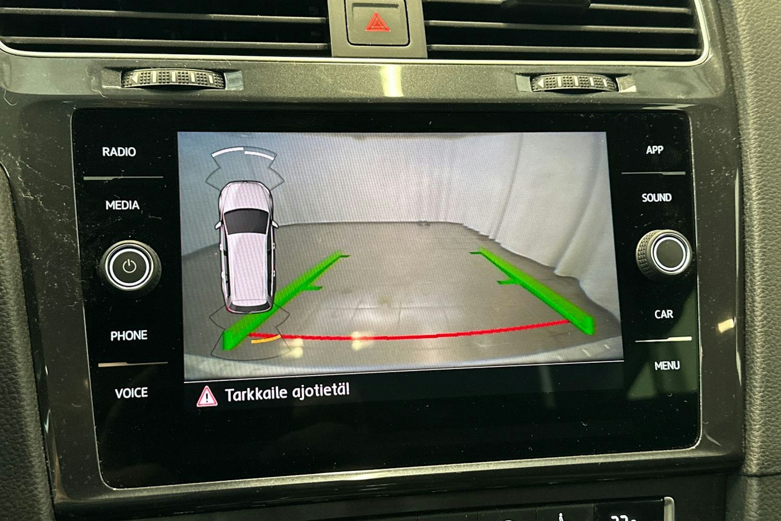 valkoinen Volkswagen Golf 2019 kuva 30.