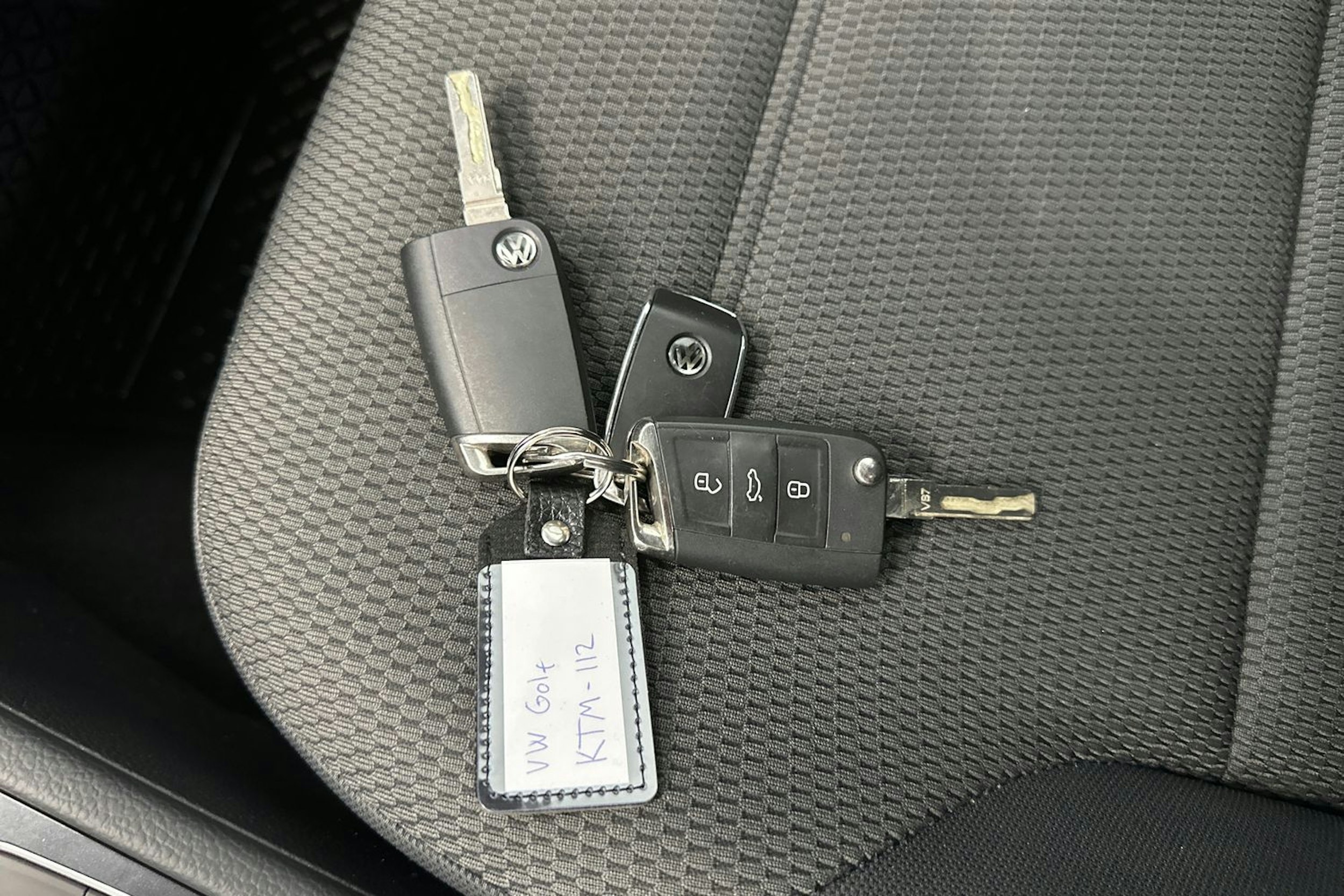 valkoinen Volkswagen Golf 2019 kuva 31.