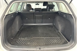 valkoinen Volkswagen Golf 2019 kuva 32.